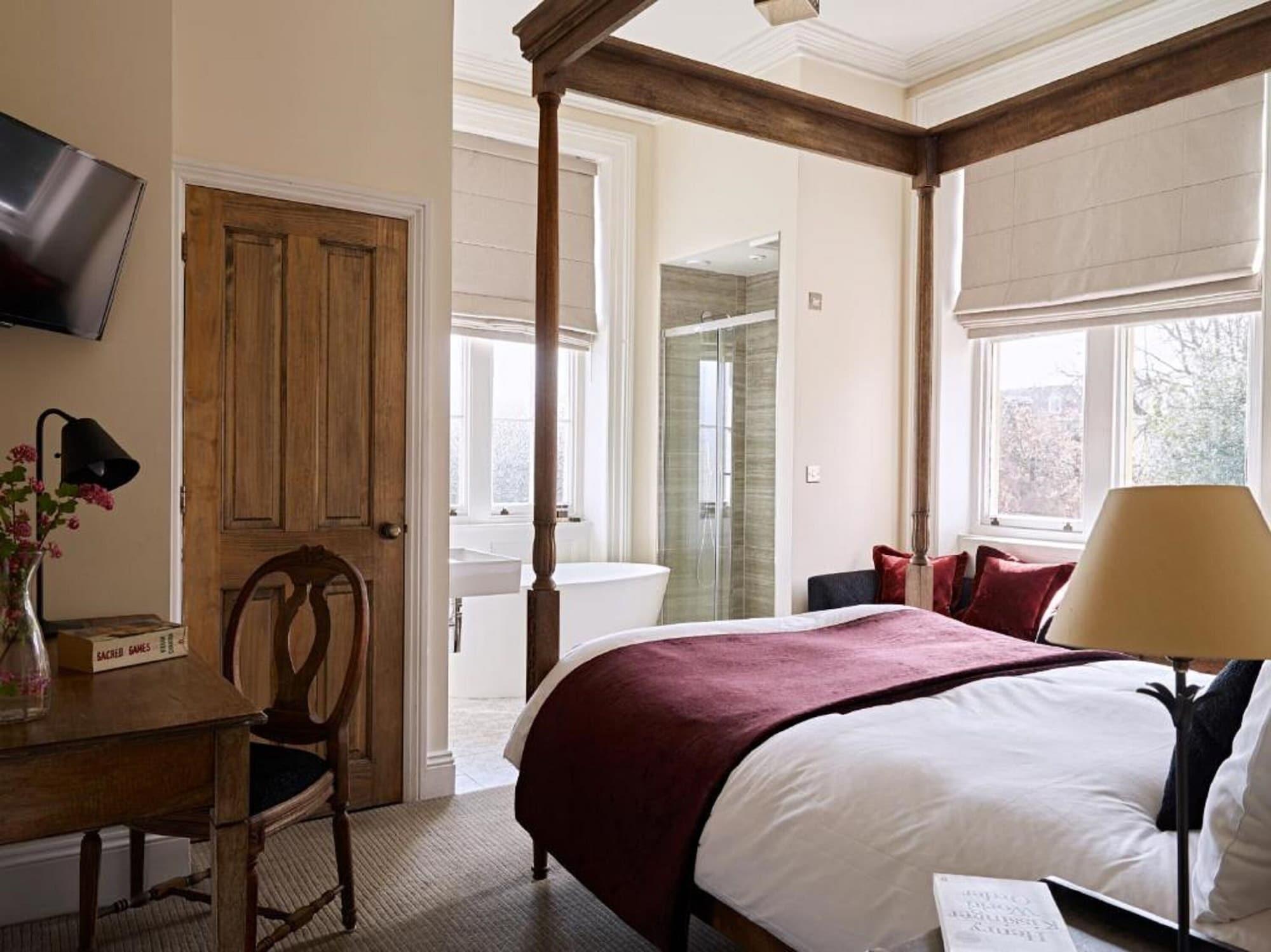Cotswold Grange Bed & Breakfast Челтнъм Екстериор снимка A bedroom at The Swan Hotel