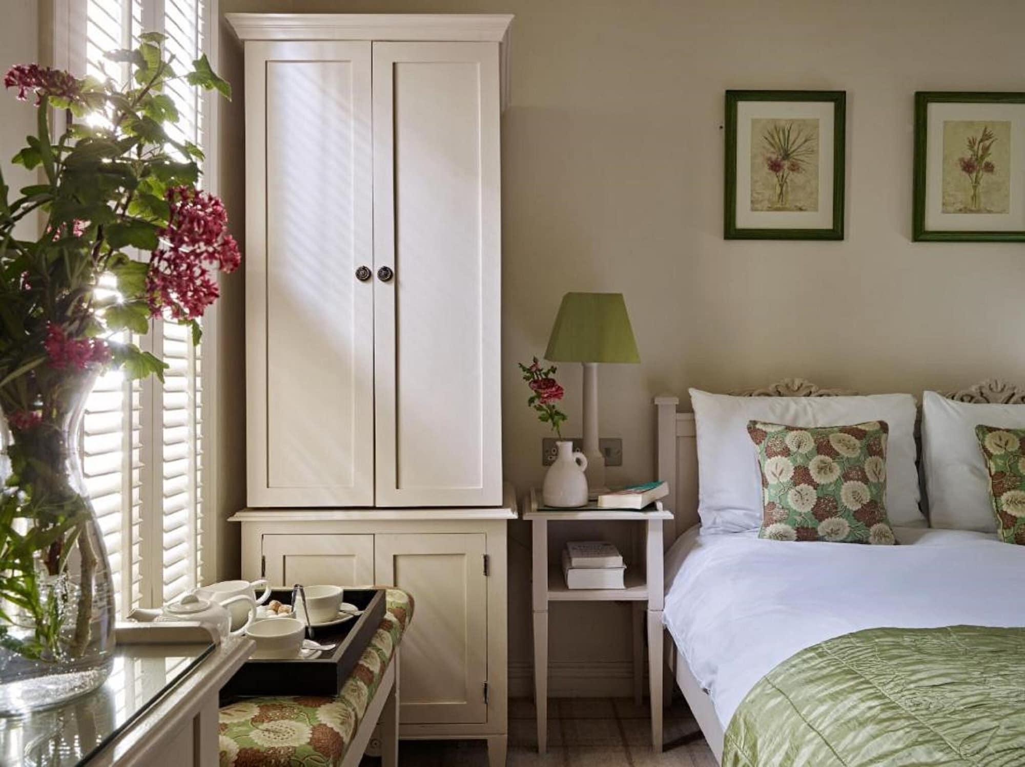 Cotswold Grange Bed & Breakfast Челтнъм Екстериор снимка A bedroom