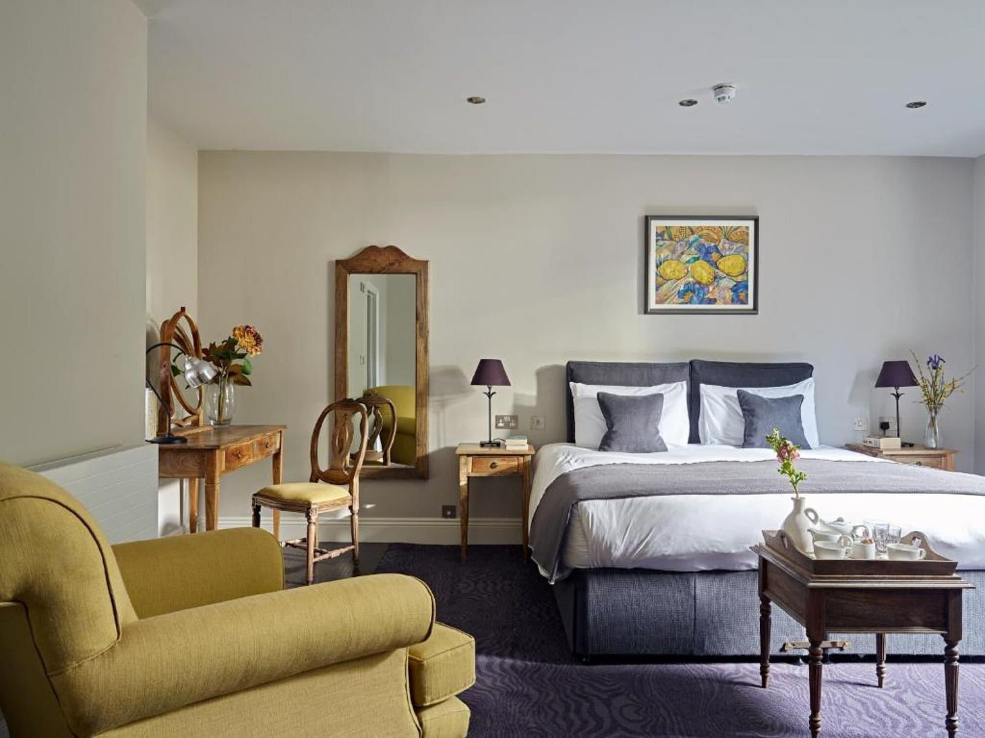 Cotswold Grange Bed & Breakfast Челтнъм Екстериор снимка A bedroom at The Old parsonage