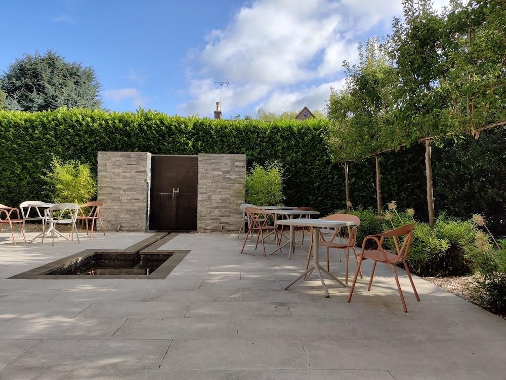 Cotswold Grange Bed & Breakfast Челтнъм Екстериор снимка The garden of the Centre for Contemporary Learning
