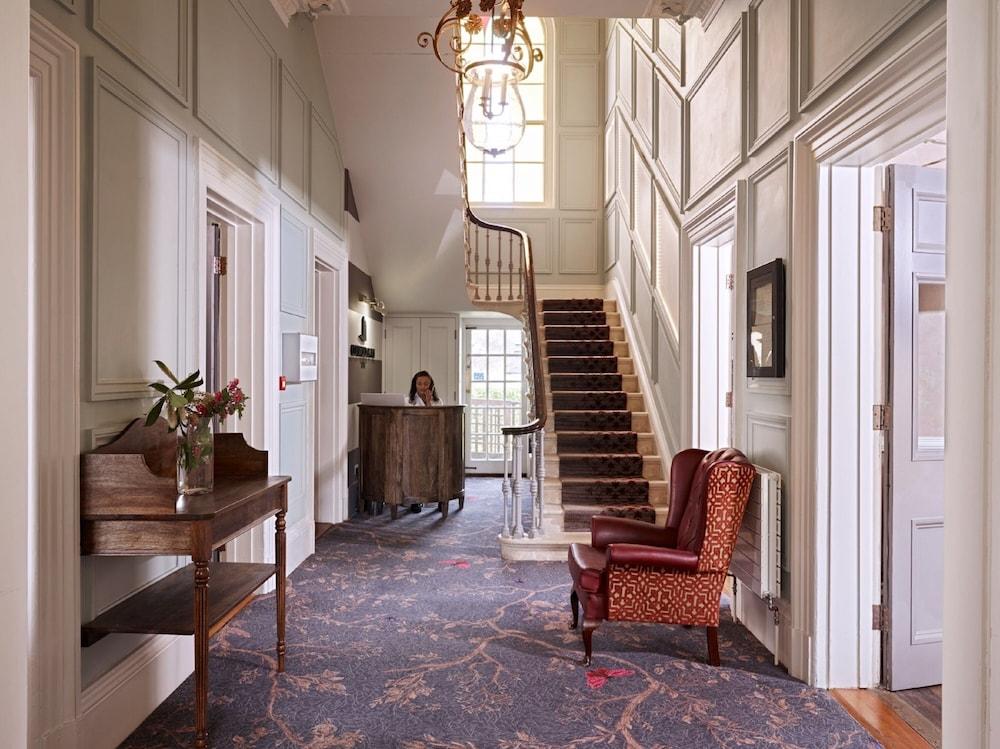 Cotswold Grange Bed & Breakfast Челтнъм Екстериор снимка The interior of the hotel