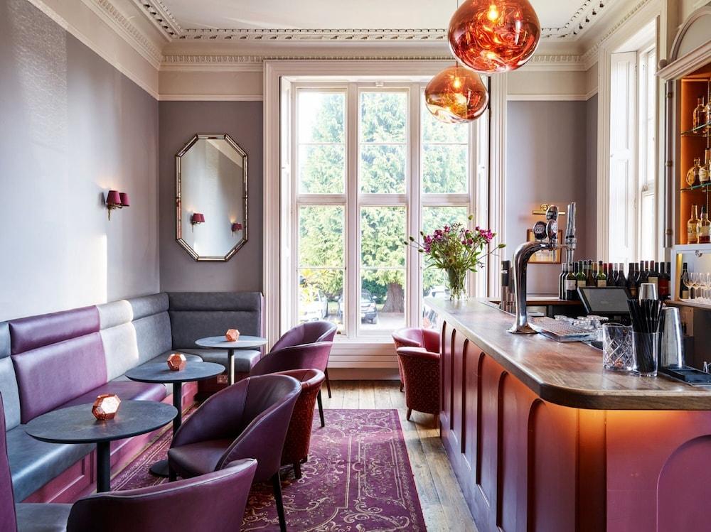 Cotswold Grange Bed & Breakfast Челтнъм Екстериор снимка The bar at the 2018 refurbishment