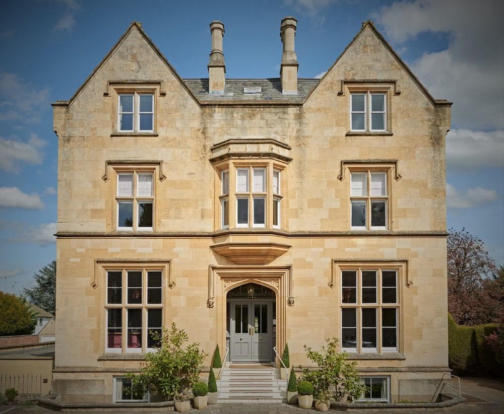 Cotswold Grange Bed & Breakfast Челтнъм Екстериор снимка The main entrance of the school