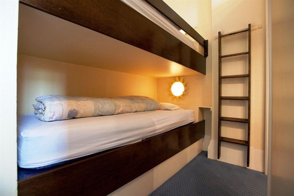Cotswold Grange Bed & Breakfast Челтнъм Екстериор снимка A bunk bed