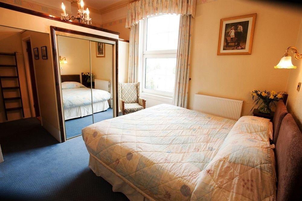 Cotswold Grange Bed & Breakfast Челтнъм Екстериор снимка A bedroom at the hotel