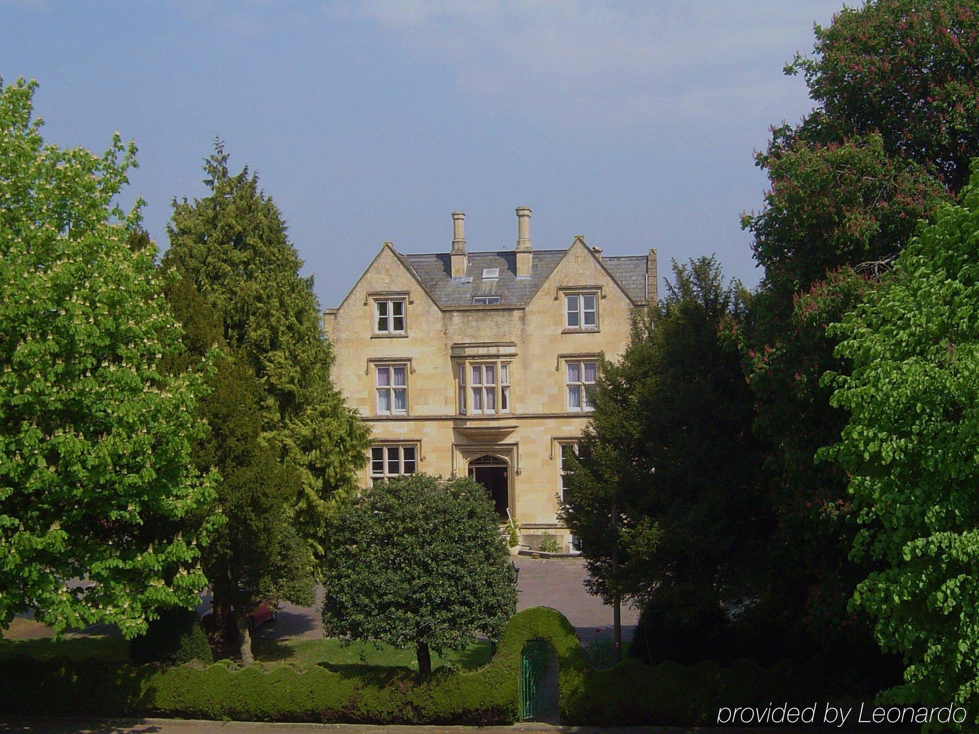 Cotswold Grange Bed & Breakfast Челтнъм Екстериор снимка The former school buildings