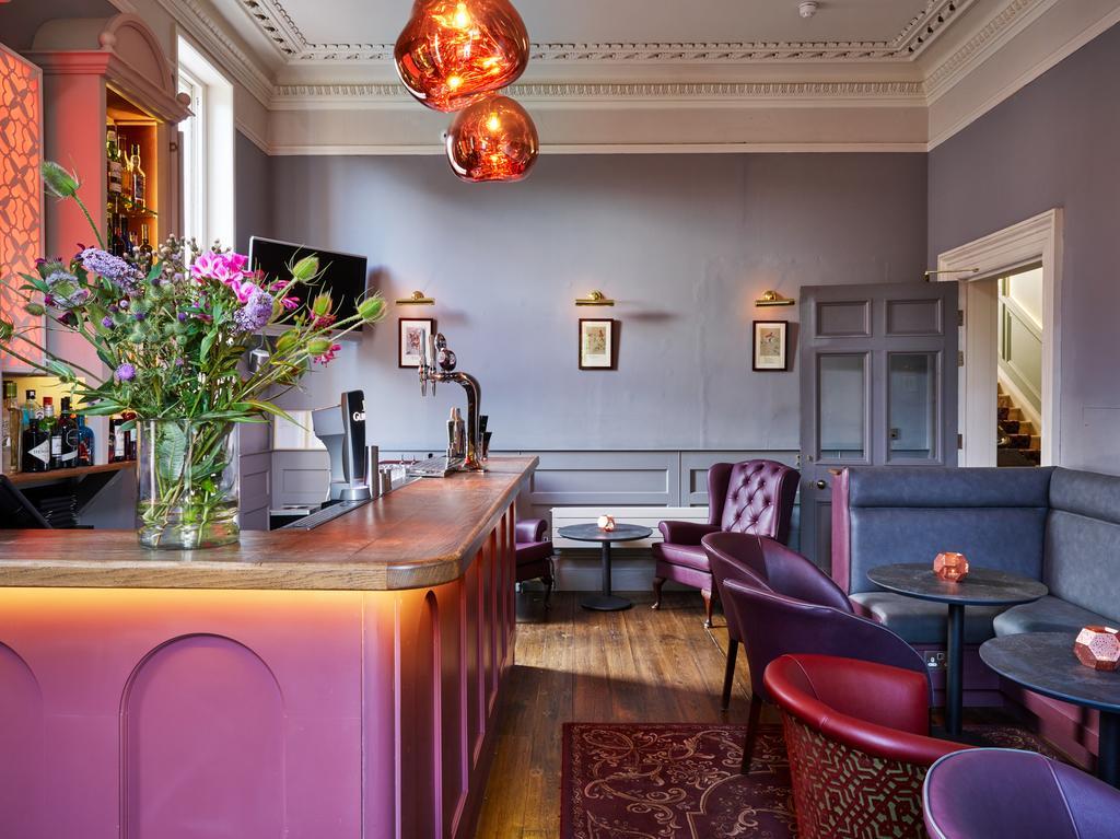 Cotswold Grange Bed & Breakfast Челтнъм Екстериор снимка The bar at the hotel
