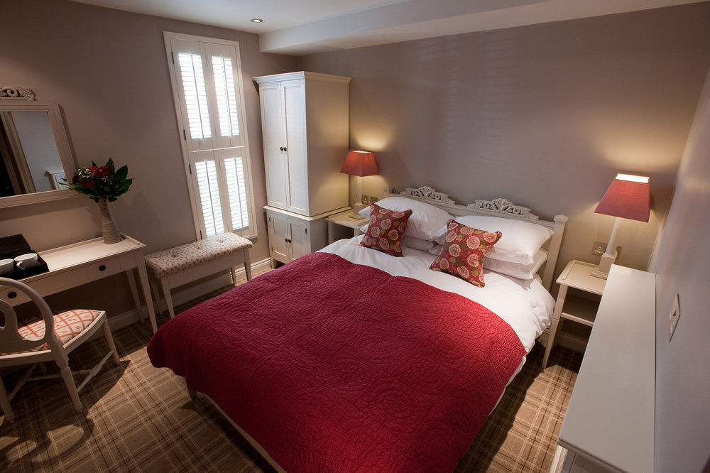 Cotswold Grange Bed & Breakfast Челтнъм Екстериор снимка A bedroom