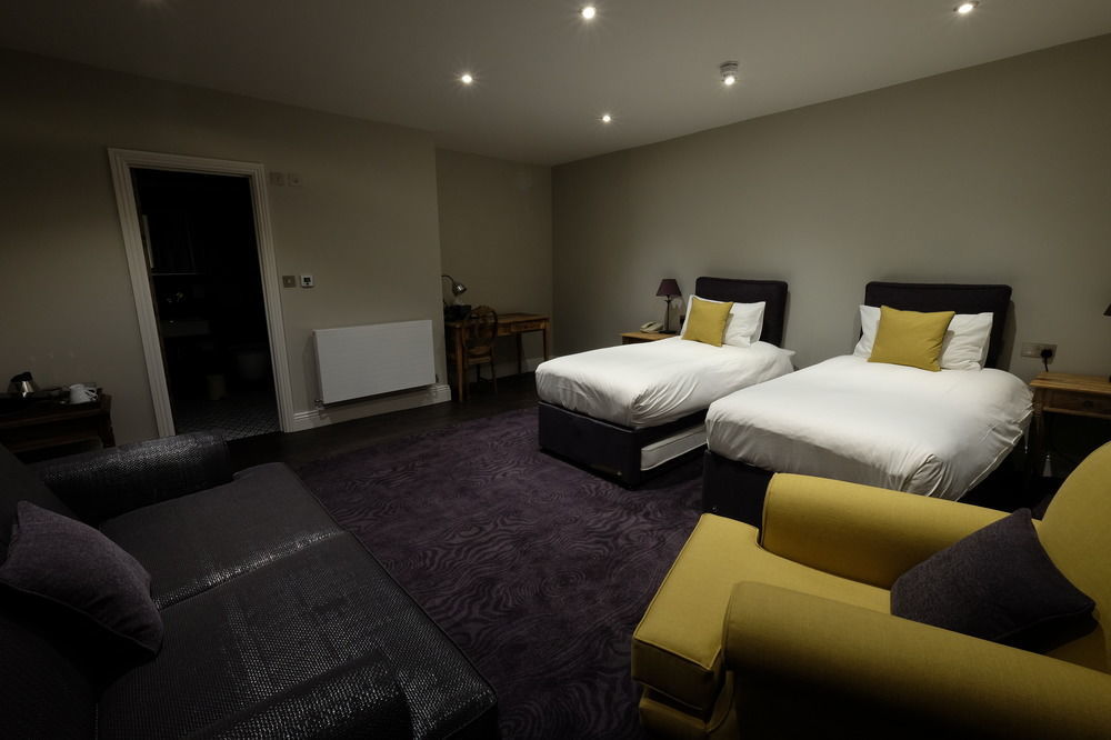 Cotswold Grange Bed & Breakfast Челтнъм Екстериор снимка A room at the hotel