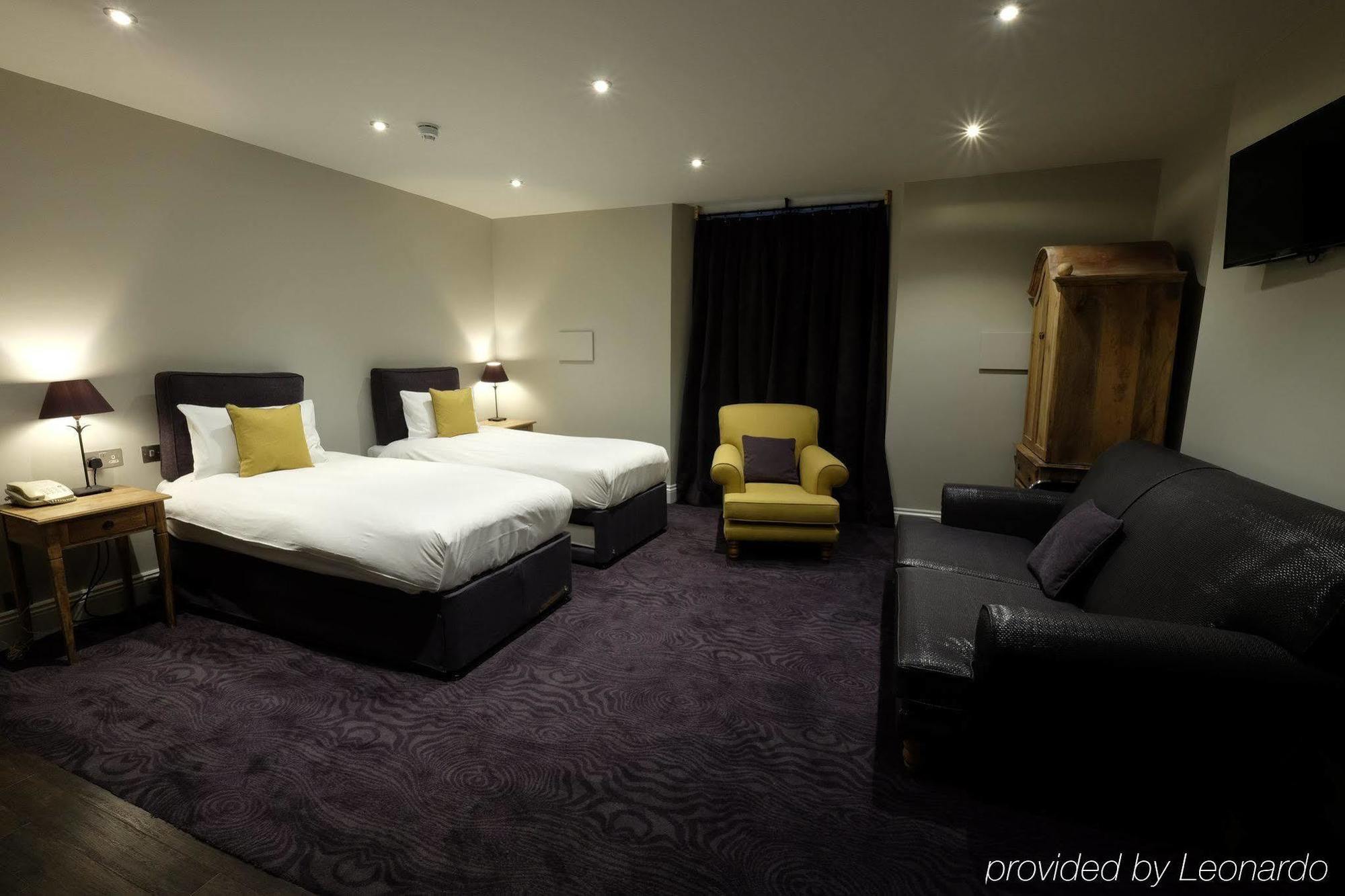 Cotswold Grange Bed & Breakfast Челтнъм Екстериор снимка A room at the hotel