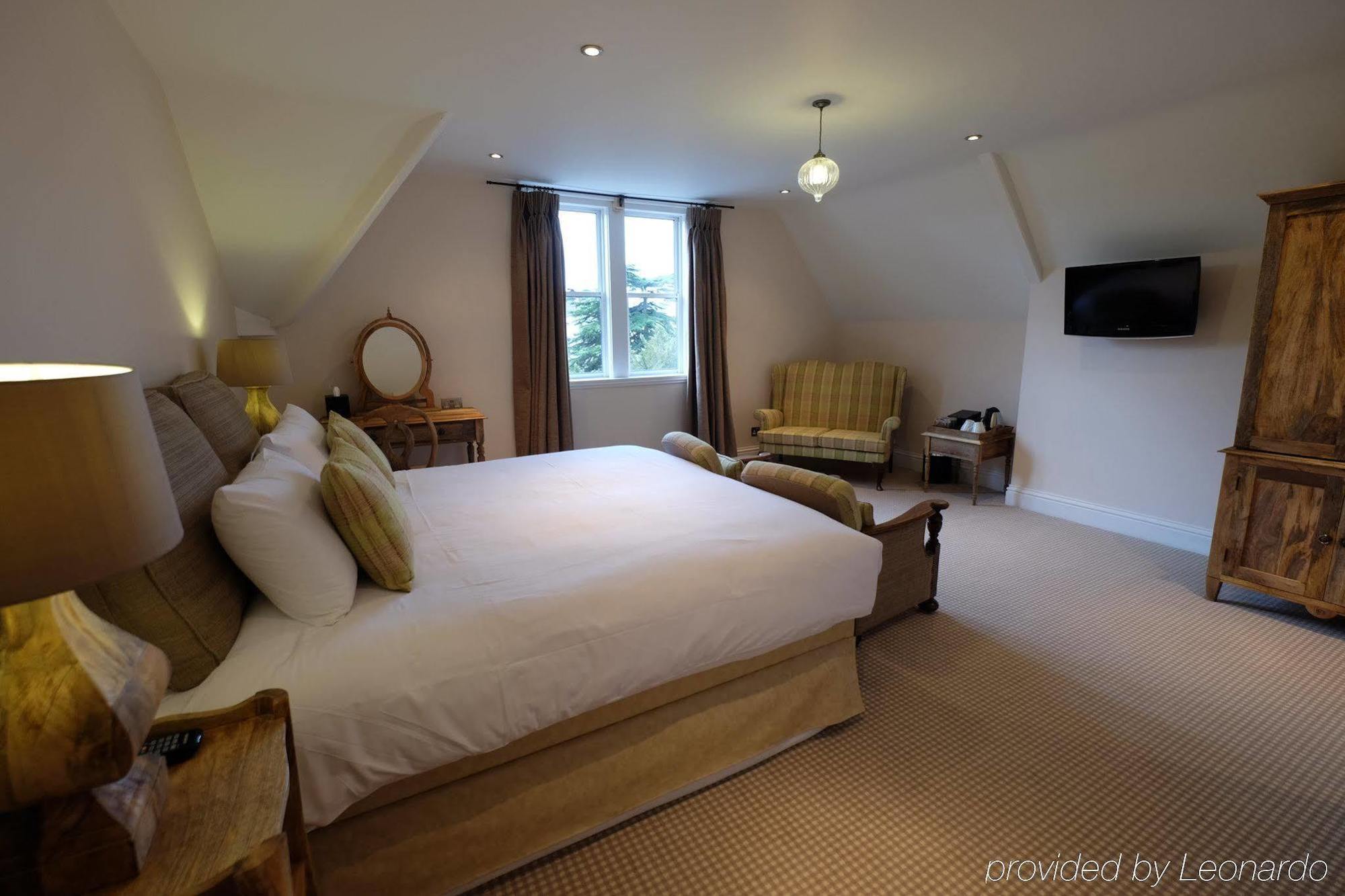 Cotswold Grange Bed & Breakfast Челтнъм Екстериор снимка A bedroom at The Old parsonage
