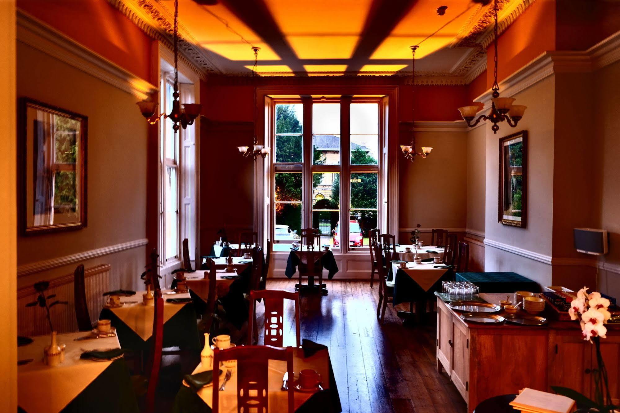 Cotswold Grange Bed & Breakfast Челтнъм Екстериор снимка The restaurant at the 1886 Crescent Hotel